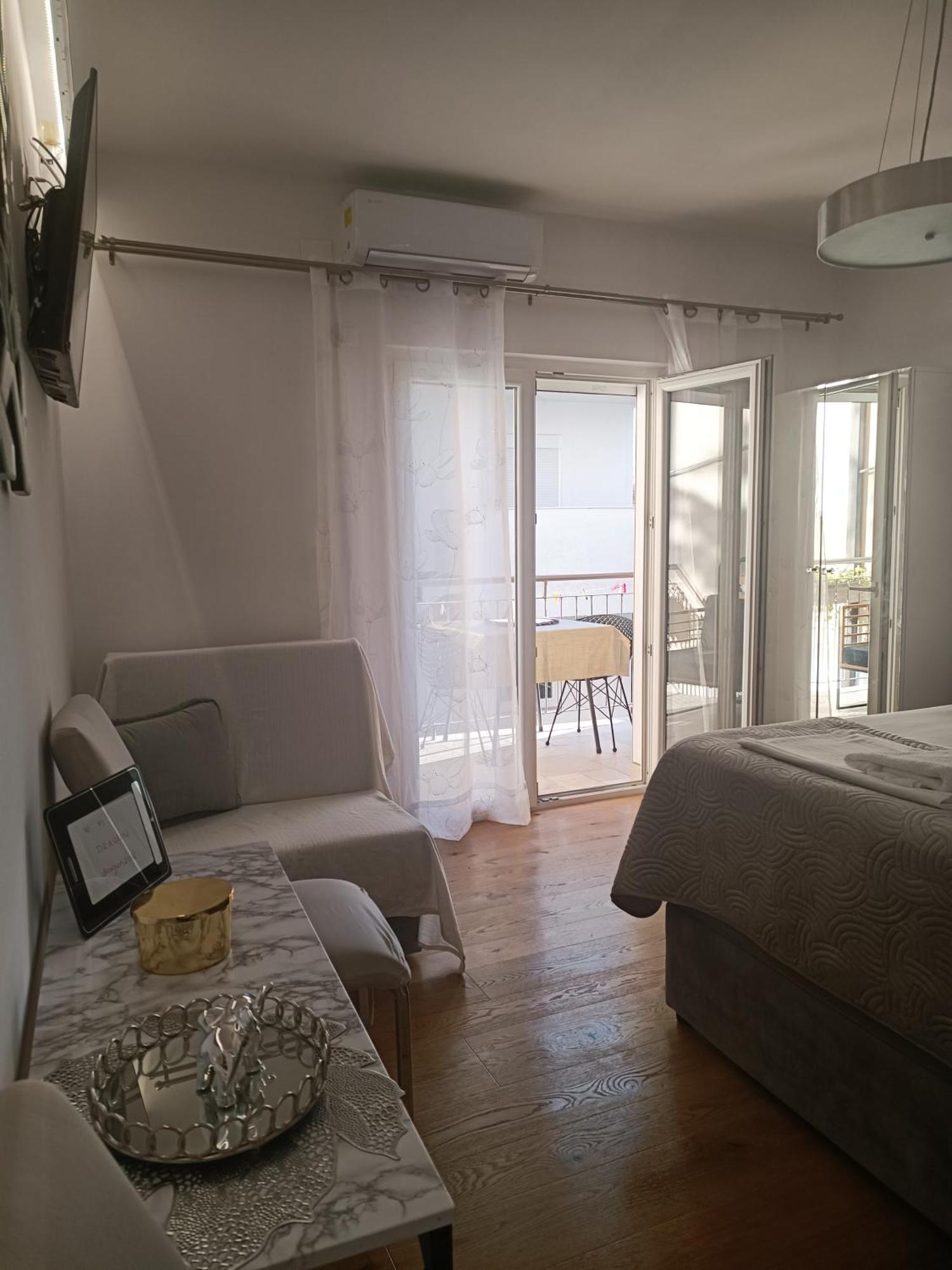 Apartment Golden Sunrise - 4 Ul.Petra Svacica11 Baška Voda Extérieur photo