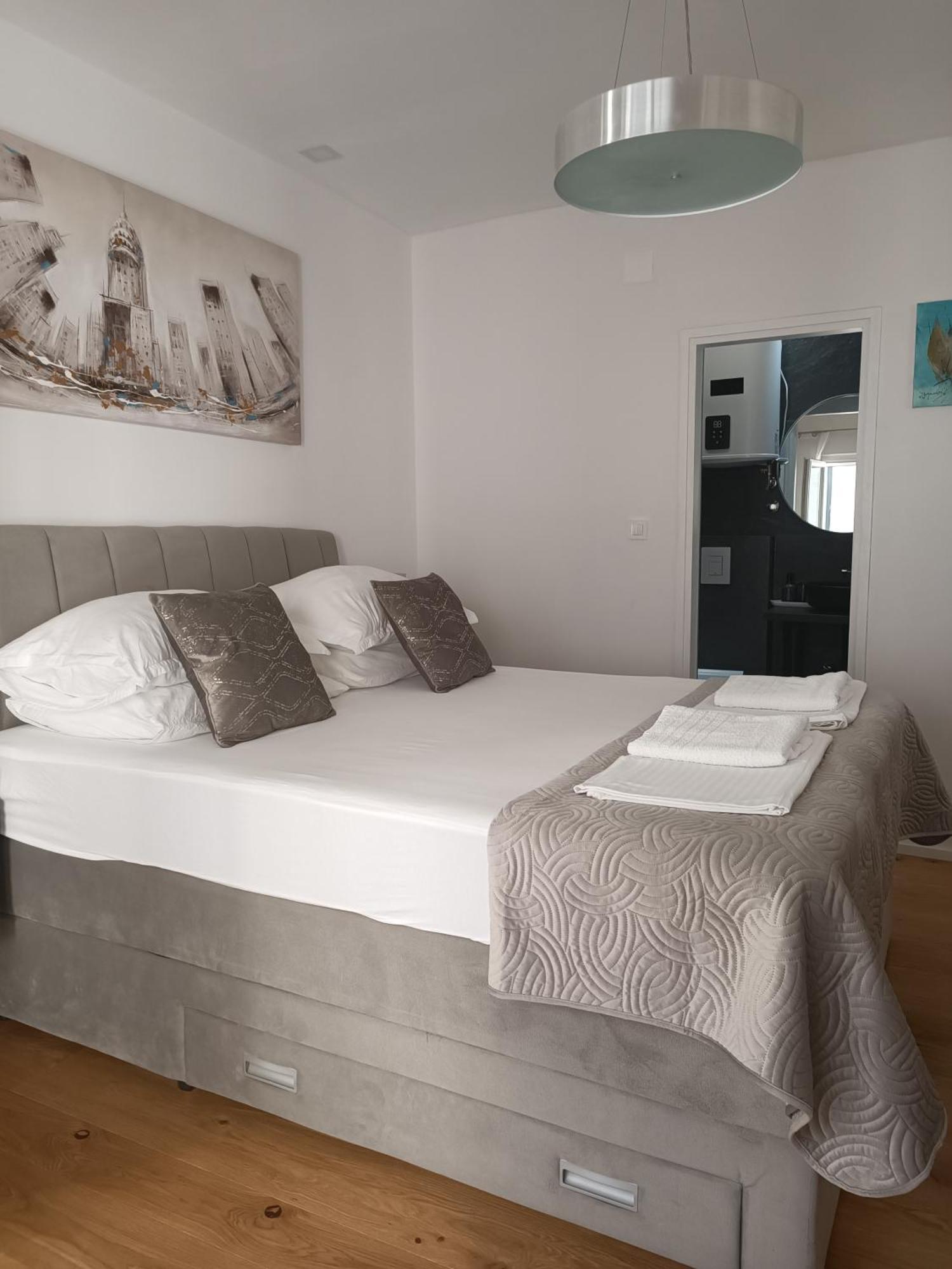 Apartment Golden Sunrise - 4 Ul.Petra Svacica11 Baška Voda Extérieur photo